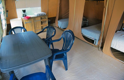 Januv Dul Ski Chalet | Camping 2000 - Sahara tent