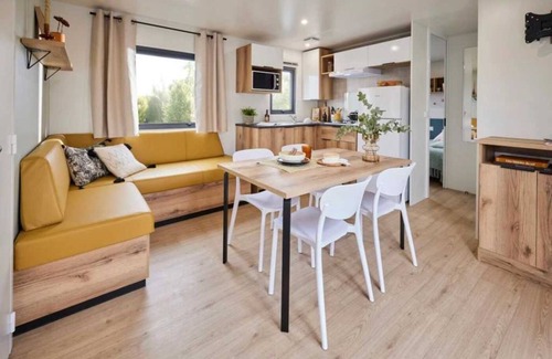 Pouzauges House | Camping 3 étoiles - ccbbhdd