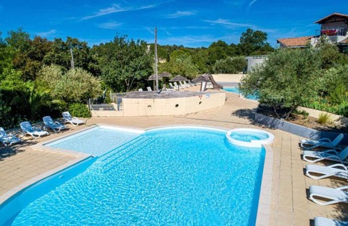 Castries House | Camping 3 étoiles - Piscine - ccbbgif