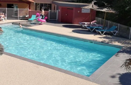 Le Boulou House | Camping 3 étoiles - Piscine - eecbhi
