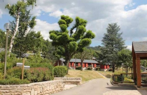 Meyrueis House | Camping 3 étoiles - Piscine - eeeggf