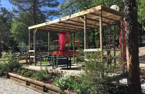 Monoblet House | Camping 3 étoiles - Piscine - cca0ge0
