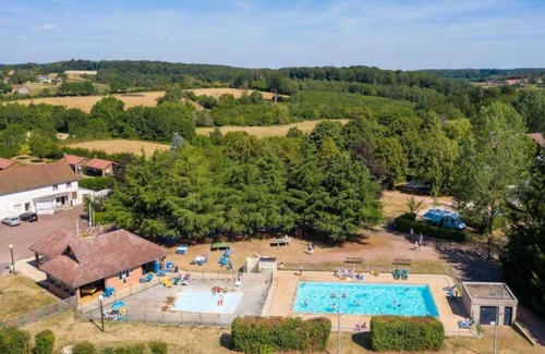 Saulieu House | Camping 3 étoiles - Piscine - eeiiei