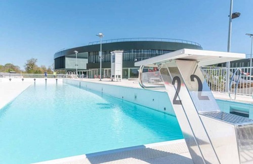 Deols House | Camping 3 étoiles - Piscine - ccaehgb