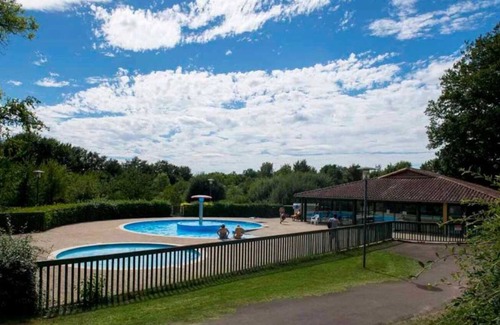 Pressignac House | Camping 4 étoiles - Piscine - ccbbghi
