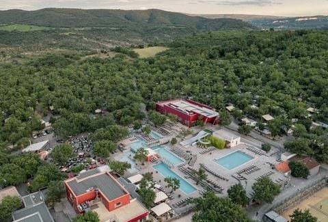 Ruoms RV Rental | Camping Aluna Vacances - Sunêlia Confort Natura 4/6 2 ch. sans TV