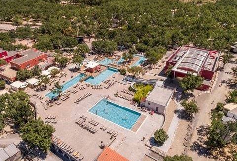Ruoms RV Rental | Camping Aluna Vacances - Sunêlia Confort Natura 4/6 2 ch. sans TV