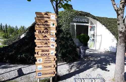 Aubigny-les-Clouzeaux House | Camping Campilo * - Cottage Du Lac PREMIUM+ Lake View 3 Rooms 2 Bathrooms 5 People Air Conditioning