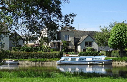Le Lion-d'Angers RV Rental | Camping du Lion d'Angers