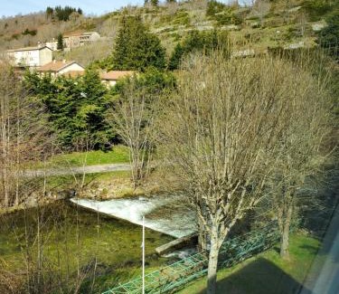 Saint-Cirgues-en-Montagne Hotel | camping hôtel les airelles