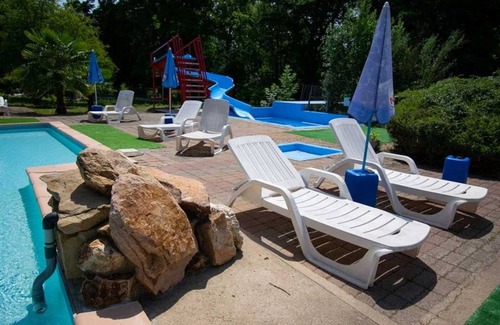 Saint-Honore-les-Bains House | Camping 3 étoiles - Piscine - ccbbhgb