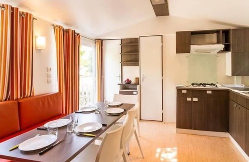 Ingrandes House | Camping Le Petit Trianon **** - Mobile Home 4 Rooms 6 People Premium