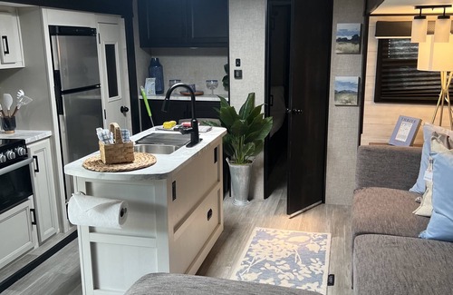 Zuni RV Rental | Camping near the water