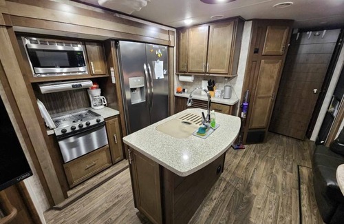 El Jobean House | Camping without the setup in a nice resort with lots of amenities.
