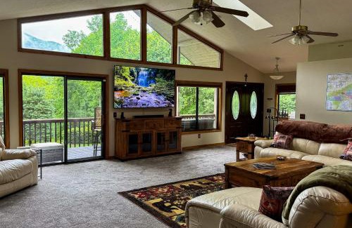 Maggie Valley House | Can't Bear to Leave Mountain House