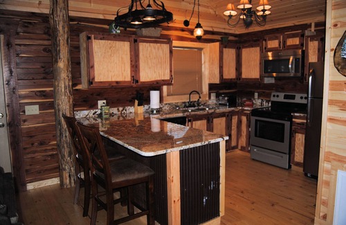 Eureka Springs Cabin | Can-U-Canoe Riverview - 110 The Bears Den