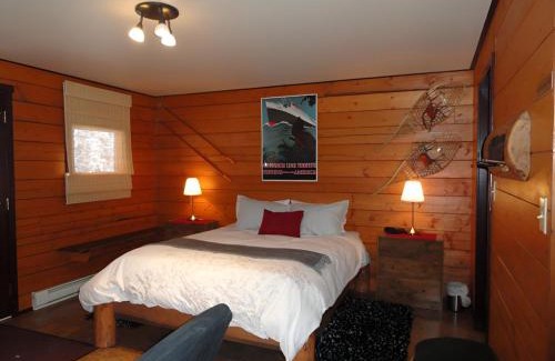 Crescent Spur Hotel | Canadian Country Cabins