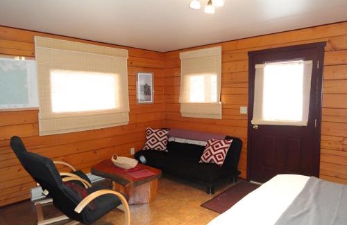 Crescent Spur Hotel | Canadian Country Cabins