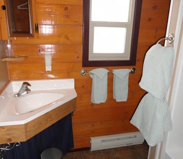 Crescent Spur Hotel | Canadian Country Cabins