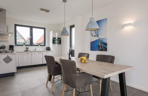 Ossenzijl Villa | Canal Villa with Terrace