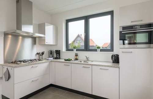 Ossenzijl Villa | Canal Villa with Terrace