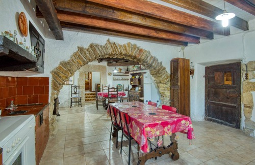 Canapost House | CANAPOST: 16th century farmhouse with private pool
