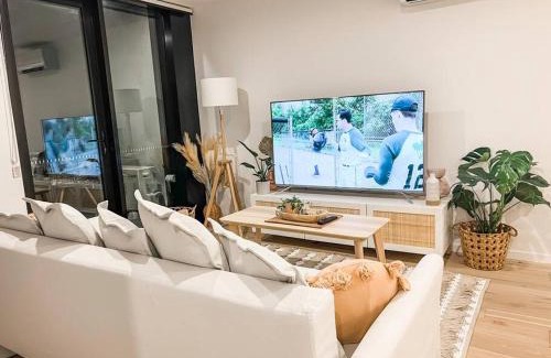 Reid Apartment | Canberra City - Parking - Self check-in - Pool
