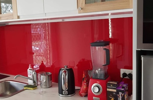Narrabundah Apartment | Canberra self contained studio in central location