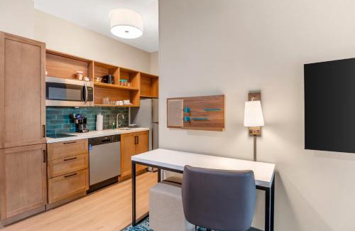 Bermuda Hotel | Candlewood Suites Chester - Richmond by IHG