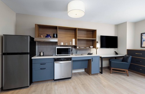 McPherson Hotel | Candlewood Suites Mcpherson by IHG
