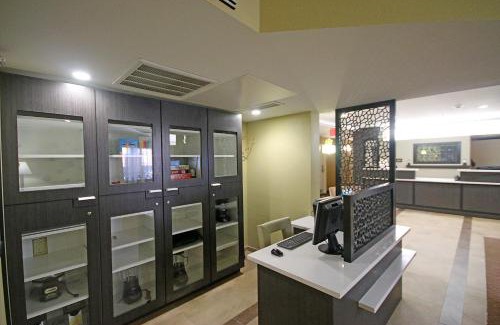 Central Newport News Hotel | Candlewood Suites Newport News-Yorktown by IHG