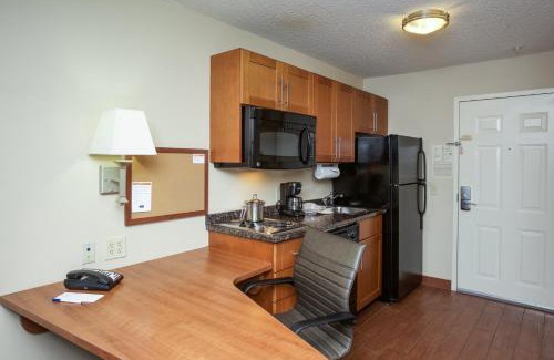 Mosby Hotel | Candlewood Suites Richmond Airport by IHG