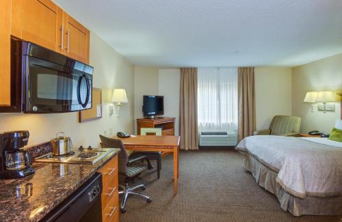 Mosby Hotel | Candlewood Suites Richmond Airport by IHG