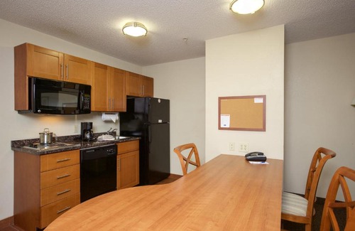 Mosby Hotel | Candlewood Suites Richmond Airport by IHG