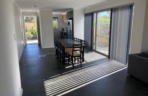 Canning Vale House | Canning Vale Family Accommodation