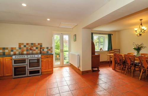 Bridgwater Cottage | CANNY CROFT, pet friendly, character holiday cottage in Street