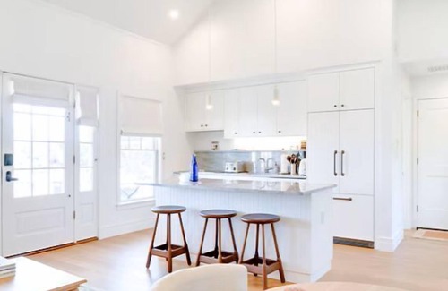 Hampton Bays Hotel | Canoe Place Inn and Cottages