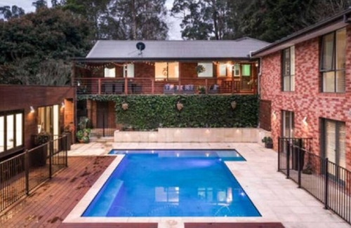 Monbulk House | Canopy Guest House