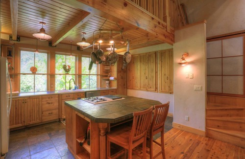 Smithfield Ski Chalet | Canyon Lodge- - 8 Acres - Sleeps 10