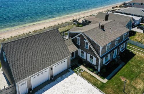 North Truro House | Capacious North Truro Beachfront Home
