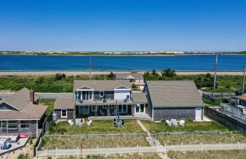 North Truro House | Capacious North Truro Beachfront Home
