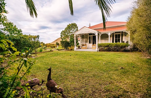 Waimarama Cottage | Cape South Cottage - delightful country cottage with Pacific ocean views