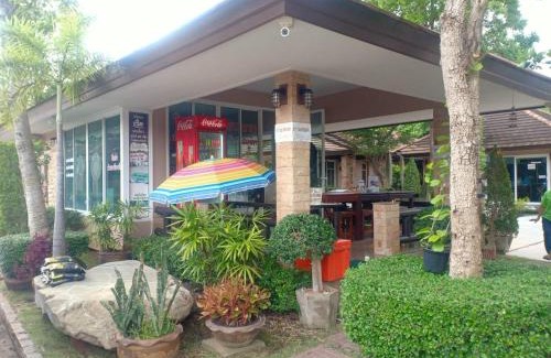 Samut Songkhram Hotel | Capital O 75415 Nanthachart Riverview Resort