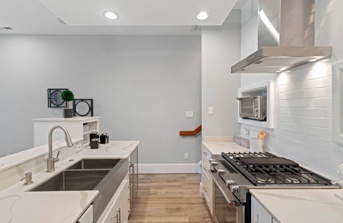 Southeast House | Capitol Hill Hidden Gem with an impeccable roof top view!