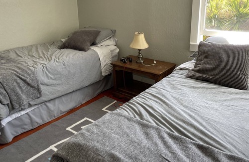 Capitola House | Capitola Cozy Cottage (30-day rental)