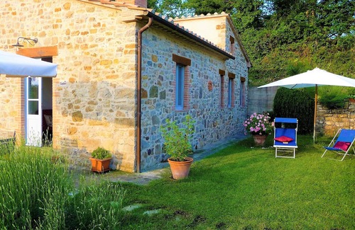 Roccalbegna House | Capitorio: quiet rural spot, aromatic garden, great views