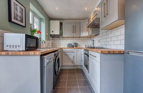 Loughborough House | CAPRI 13 SA - Contemporary Home with free Parking * Near M1 & Uni *Long Stay