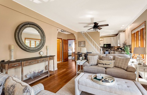 Cold Spring Harbor House | Captain's Cottage - Cold Spring Harbor Water Views