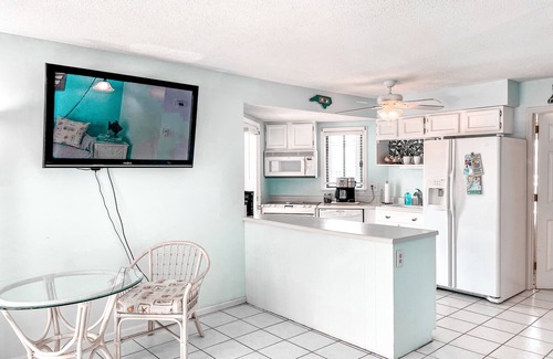 Wilmington Beach Condo | Captain's Corner - 30 seconds to the Beach!