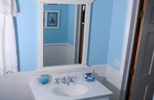 Forked River Bed & Breakfast | Captain's Cottage